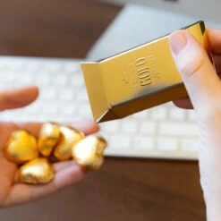 Lindt Goldbarren Du Bist Gold Wert – Premium Schokolade als Mitarbeitergeschenk -Snack Verkäufe 2024 0033 webfv7QpKbRn6Dwu
