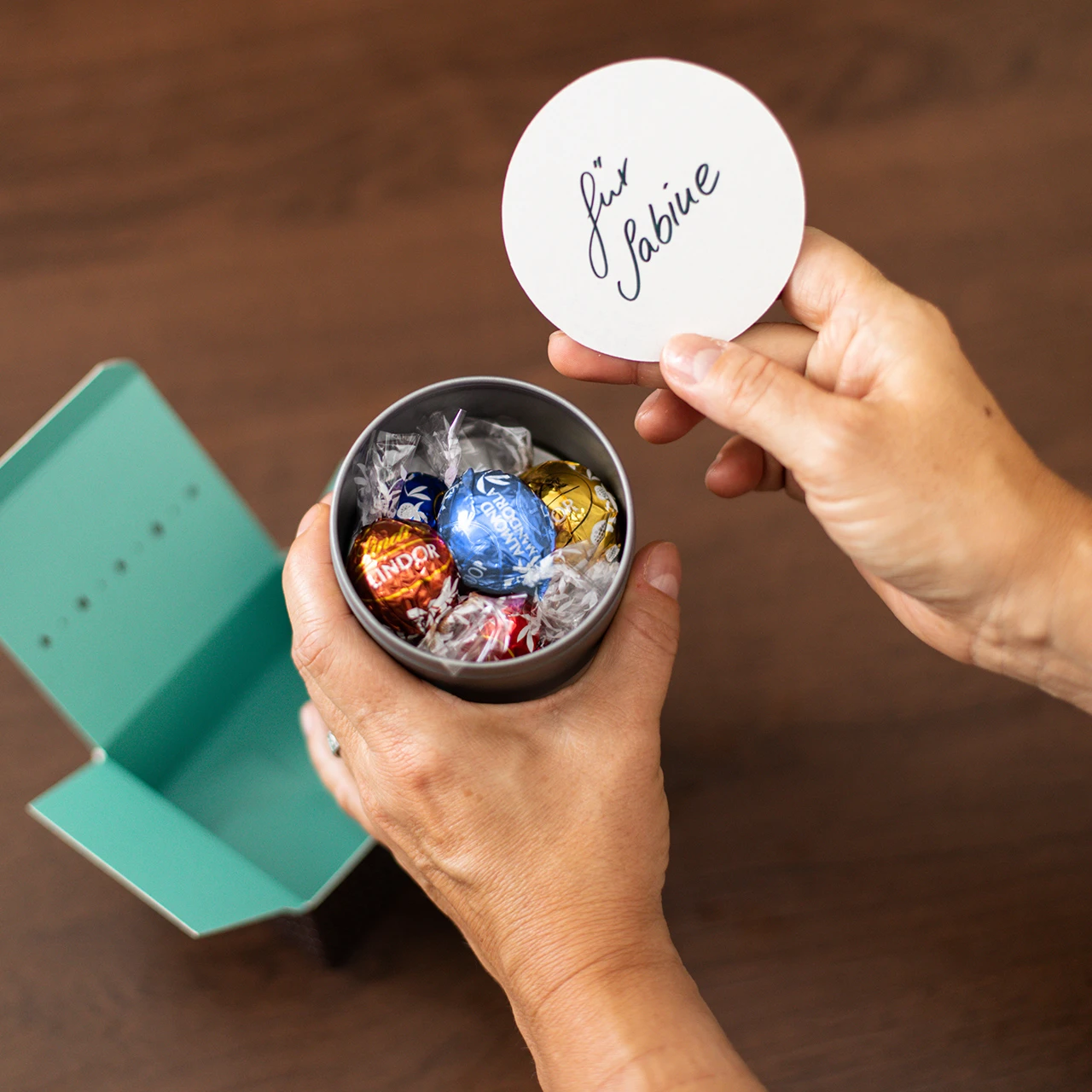 Wir Sind Stolz Auf Sie - Lindt Schokolade | Mitarbeitergeschenke | Premium-Geschenkidee 2 Wir Sind Stolz Auf Sie - Lindt Schokolade | Mitarbeitergeschenke | Premium-Geschenkidee – Bild 2