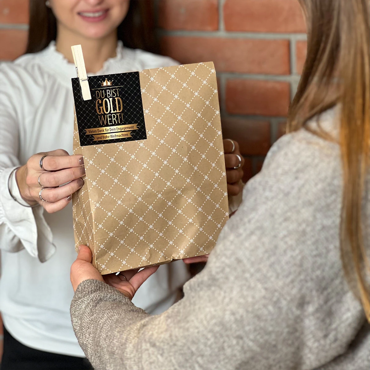 Geschenktüte 'Du Bist Gold Wert' - Premium Mitarbeitergeschenk für besondere Anlässe – Bild 4