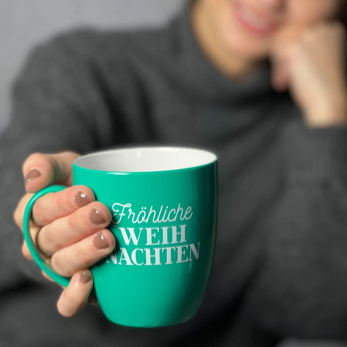 Gefüllte Weihnachtstasse mit Lindt-Nuss-Mix - Perfektes Mitarbeitergeschenk – Bild 3