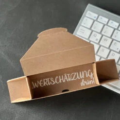 Geschenkverpackung 'Happy Nikolaus' von Lindt - Ideales Mitarbeitergeschenk -Snack Verkäufe 2024 Schiff 2 95289