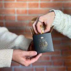 Sie Sind Gold Wert Würfel XL – Premium Weihnachtsgeschenk für Mitarbeiter -Snack Verkäufe 2024 WP12654 Sie sind Gold wert Wurfel XL Christmas 81273