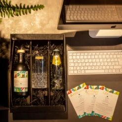 GINgle Bells Gin Geschenkset - Premium Mitarbeitergeschenke für Weihnachten 17 GINgle Bells Gin Geschenkset - Premium Mitarbeitergeschenke für Weihnachten -Snack Verkäufe 2024 WP12963 GINglebells Geschenkset 6 72232