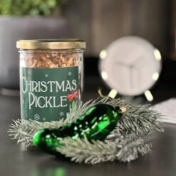 Weihnachtskugel 'Christmas Pickle' – Lustiges & Traditionelles Mitarbeitergeschenk