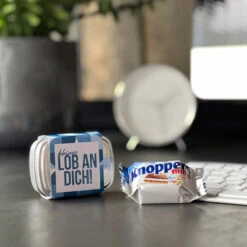 Geschenkdose 'Kleines Lob An Dich' - Knoppers Mini | Mitarbeitergeschenke -Snack Verkäufe 2024 WP13221 geschenkdose kleines lob an dich knoppers mini 2 89096