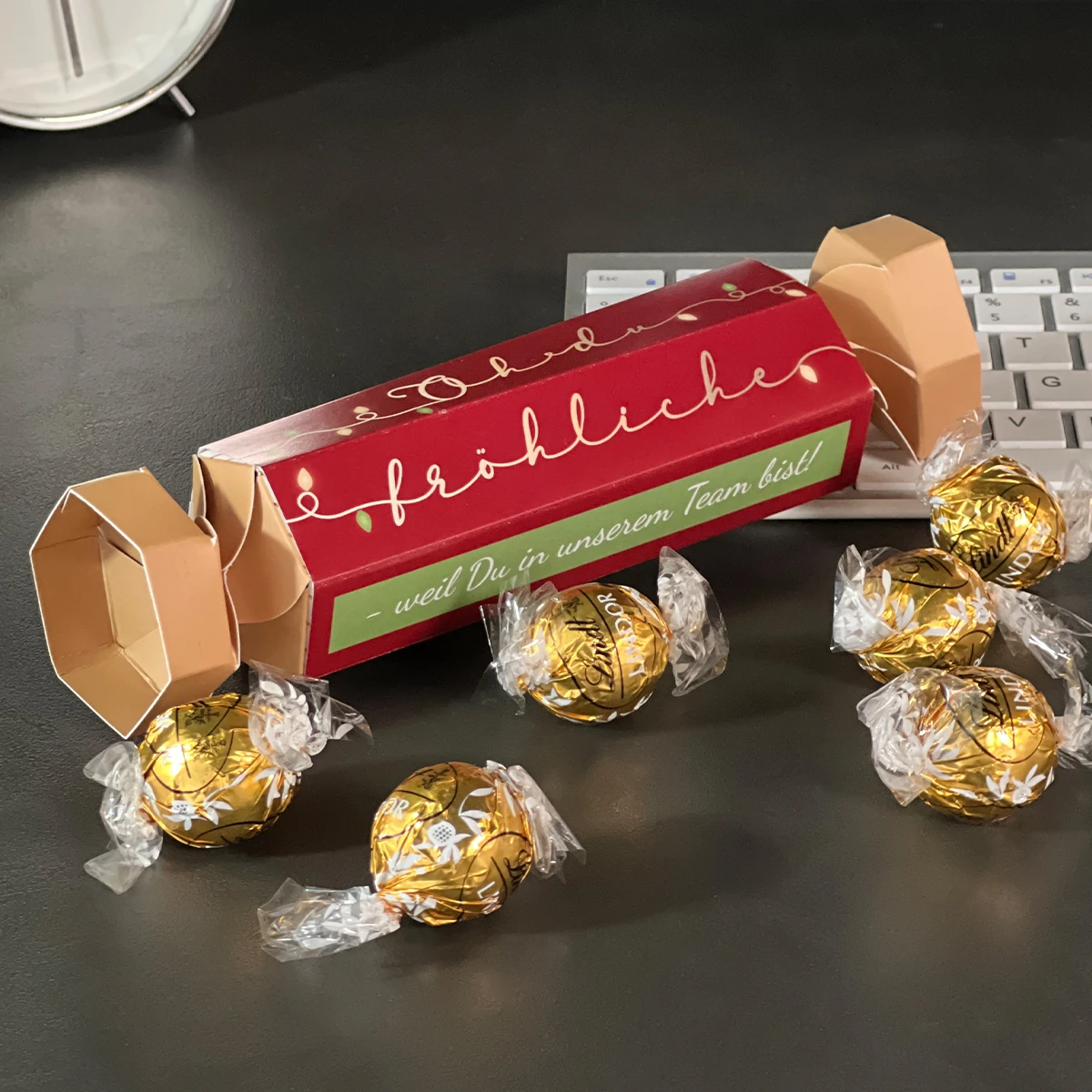 Geschenkverpackung 'Oh Du Fröhliche' von Lindt - Premium Mitarbeitergeschenke 1 Geschenkverpackung 'Oh Du Fröhliche' von Lindt - Premium Mitarbeitergeschenke