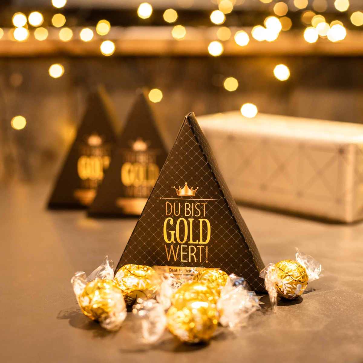Du Bist Gold Wert – Lindt Pyramide - Weihnachtsgeschenk für Mitarbeiter 1 Du Bist Gold Wert – Lindt Pyramide - Weihnachtsgeschenk für Mitarbeiter