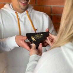 Sie Sind Gold Wert - Premium Geschenkset für Mitarbeiter | Mitarbeitergeschenke -Snack Verkäufe 2024 WP400 Sie sind Gold wert Lindt Pyramide 1 81432