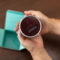 Wir Sind Stolz Auf Sie - Lindt Schokolade | Mitarbeitergeschenke | Premium-Geschenkidee 13 Wir Sind Stolz Auf Sie - Lindt Schokolade | Mitarbeitergeschenke | Premium-Geschenkidee -Snack Verkäufe 2024 WP450 VH 71109