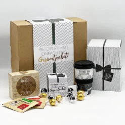 Geschenkset 'Für Die Crème De La Crème' - Premium Mitarbeitergeschenke für besondere Anlässe 11 Geschenkset 'Für Die Crème De La Crème' - Premium Mitarbeitergeschenke für besondere Anlässe -Snack Verkäufe 2024 freisteller shooting gesamtpaket lob2go coffeebags 1200x1200 93273